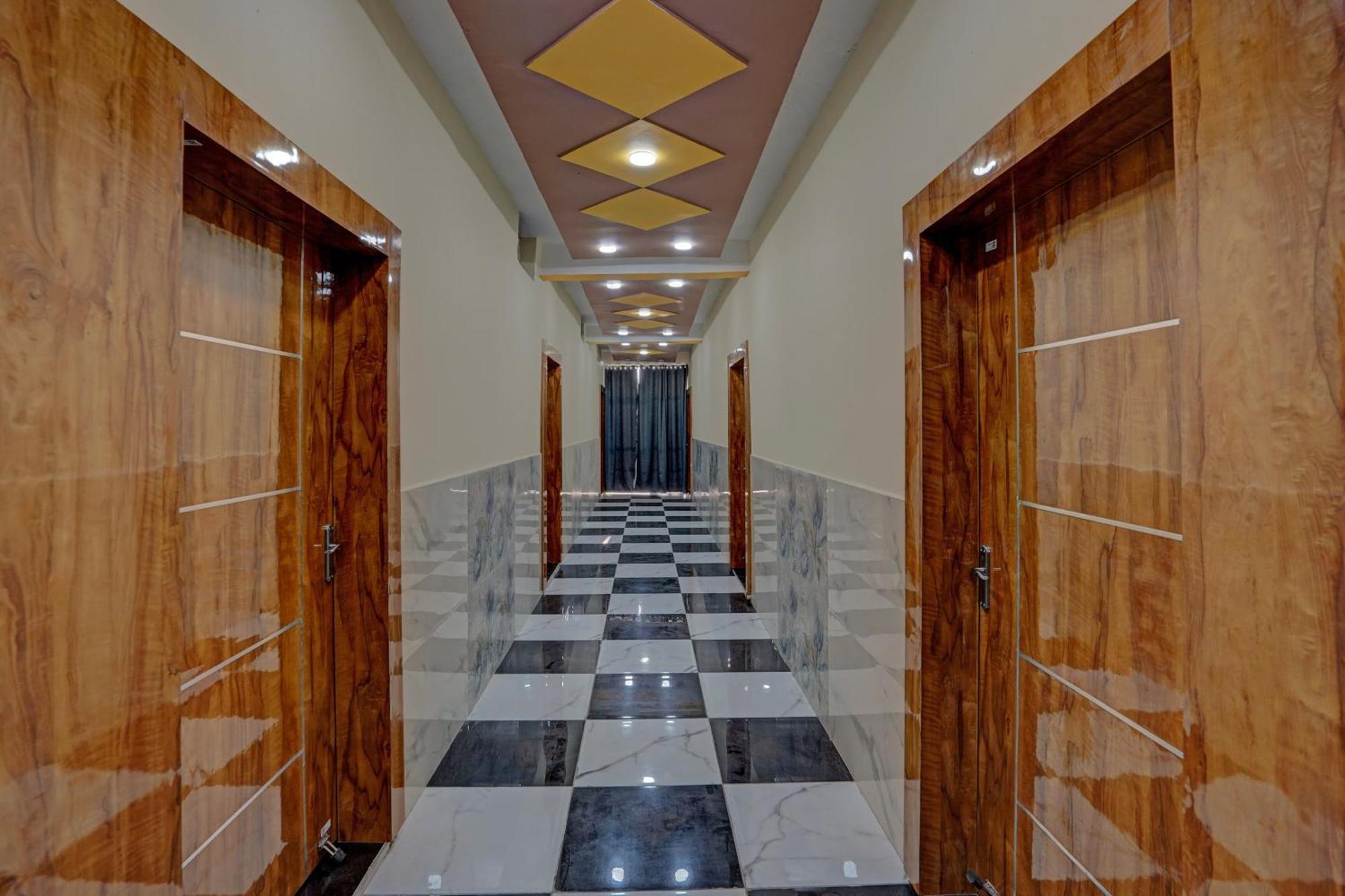 Hotel O Abhinav Hotel โนอิดา ภายนอก รูปภาพ